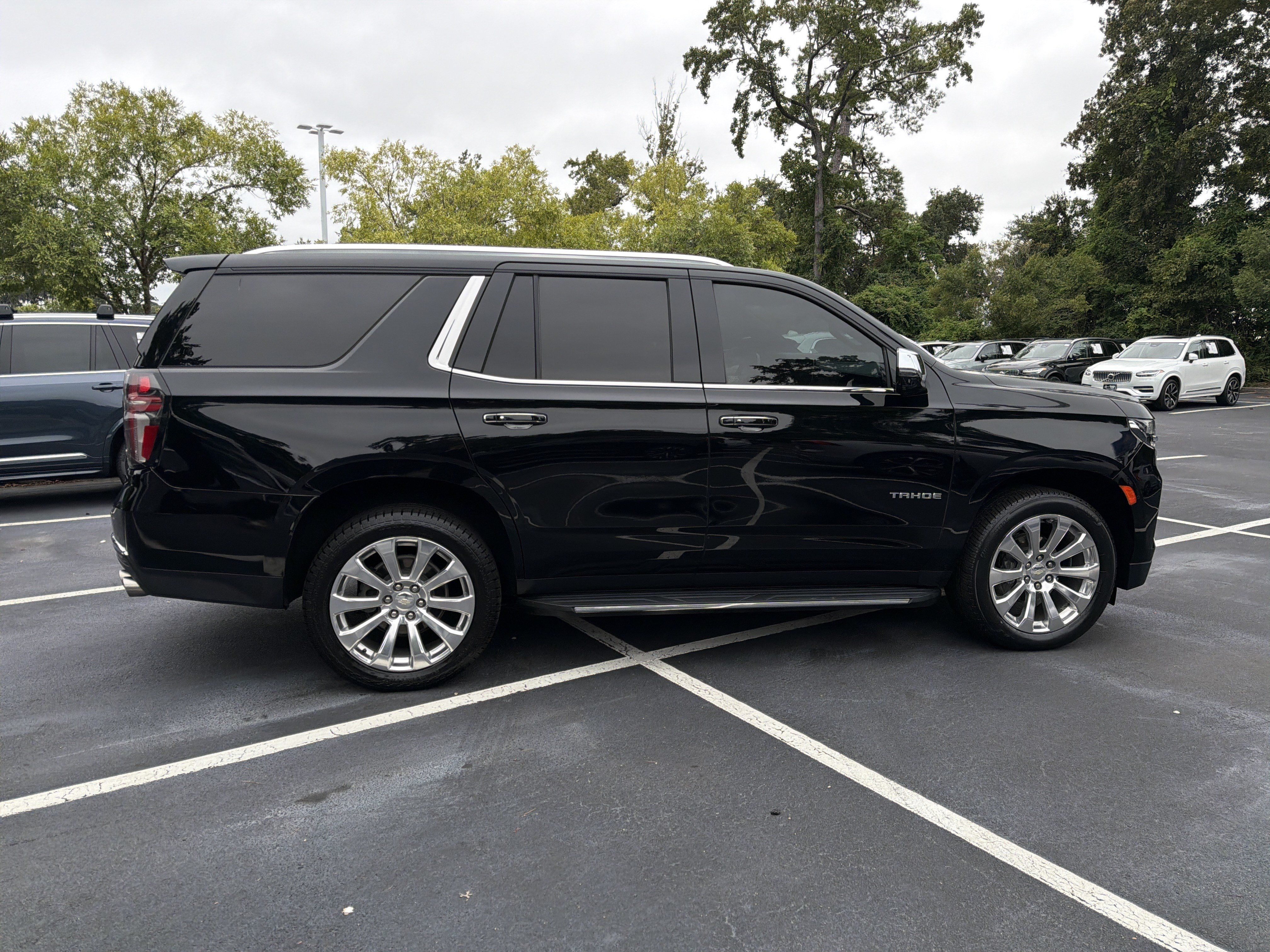 Used 2021 Chevrolet Tahoe Premier w/ Premium Package RWD image 11