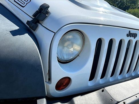 Used 2013 Jeep Wrangler Unlimited Sahara image 27