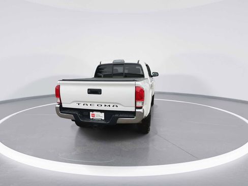 Certified 2017 Toyota Tacoma SR5 w/ Tow Package AWD/4WD image 7