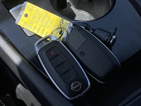 Used 2023 Nissan Rogue SV FWD image 10