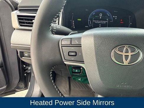 Used 2026 Toyota Camry SE FWD image 18
