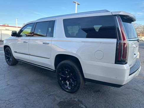 Used 2019 Cadillac Escalade ESV Platinum image 3
