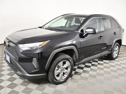 Used 2025 Toyota RAV4 LE AWD/4WD image 10