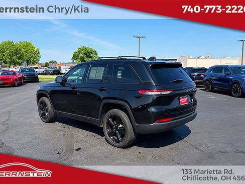 Used 2023 Jeep Grand Cherokee Altitude AWD/4WD image 5