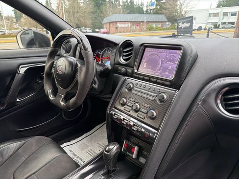 Used 2013 Nissan GT-R Premium image 27