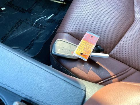 Used 2019 Cadillac Escalade ESV Premium Luxury image 11