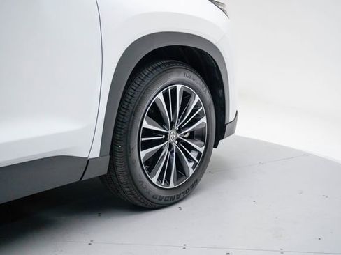Used 2025 Toyota Grand Highlander AWD Hybrid image 25