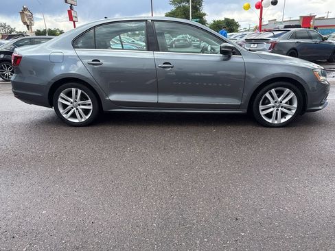 Used 2017 Volkswagen Jetta SEL FWD image 8
