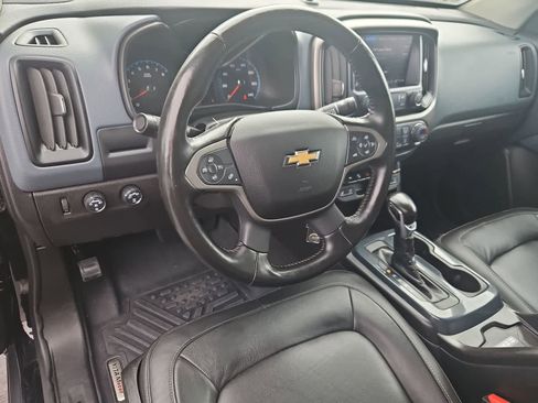 Used 2022 Chevrolet Colorado Z71 w/ Z71 Midnight Edition image 2