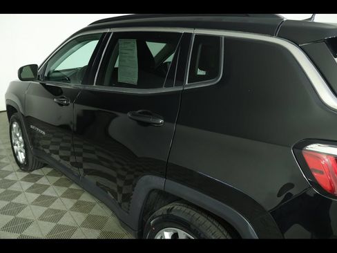 Used 2022 Jeep Compass Latitude AWD/4WD image 18