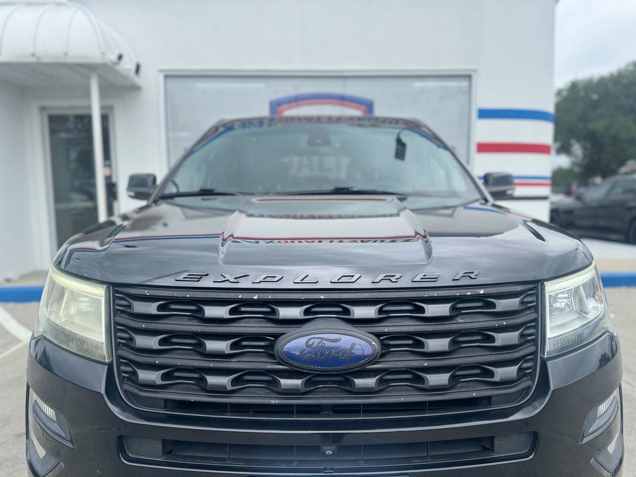 Used 2017 Ford Explorer Limited w/ Equipment Group 301A FWD image 10