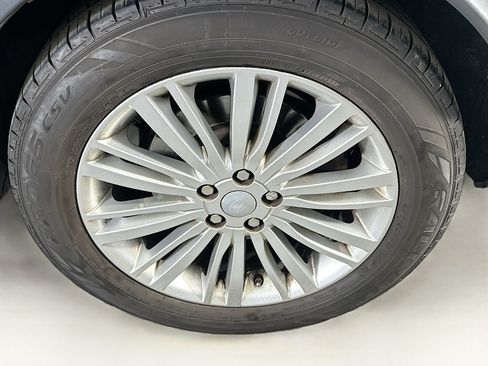 Used 2017 Land Rover Discovery HSE AWD/4WD image 11
