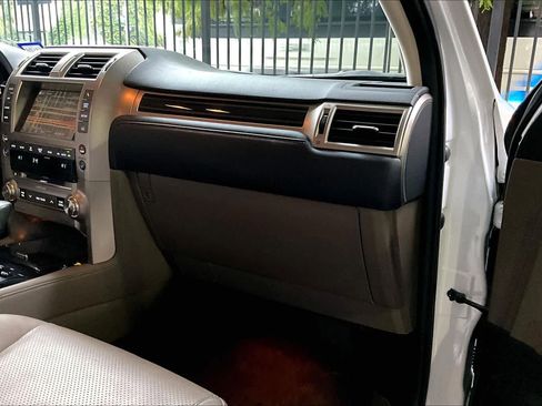 Used 2020 Lexus GX 460 Luxury image 18