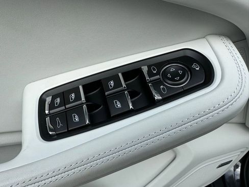 Used 2022 Porsche Macan image 21