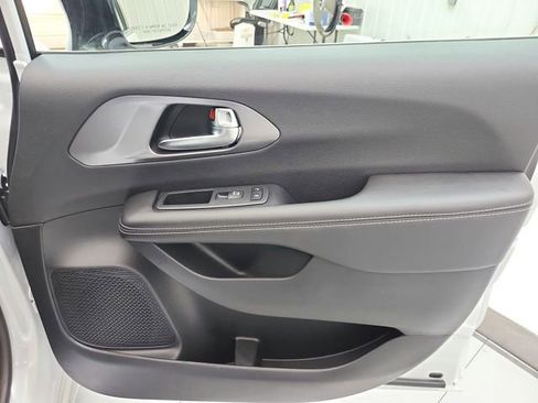 New 2026 Chrysler Voyager LX image 29