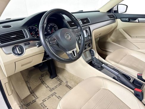 Used 2015 Volkswagen Passat 1.8T SE FWD image 9