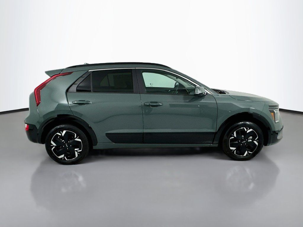 Used 2023 Kia Niro Wind w/ Wind Preserve Package FWD image 9