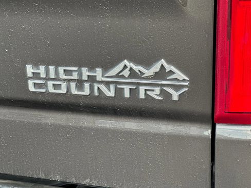 Used 2021 Chevrolet Silverado 1500 High Country w/ Technology Package image 27