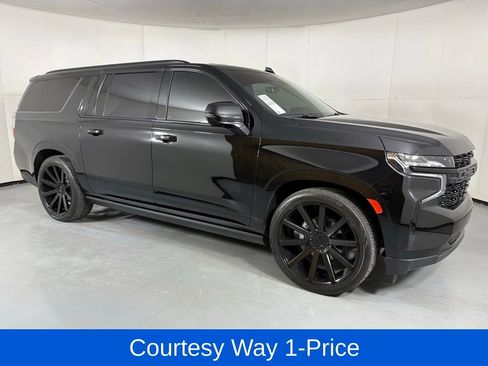 Used 2024 Chevrolet Suburban High Country AWD/4WD image 12