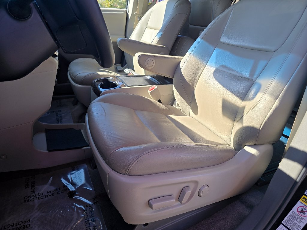 Used 2017 Toyota Sienna XLE Premium AWD/4WD image 33