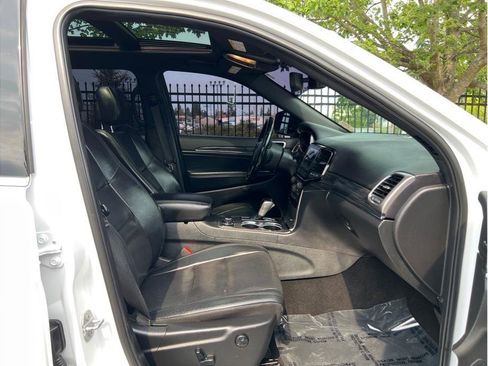 Used 2020 Jeep Grand Cherokee Limited w/ Luxury Group II image 23