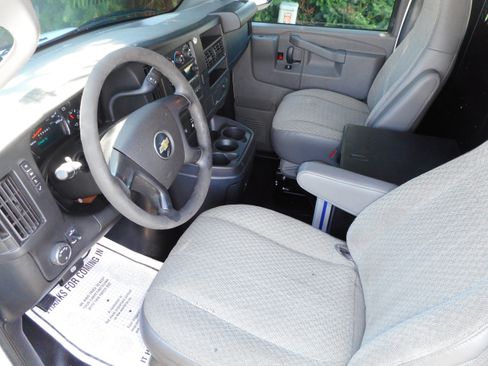 Used 2016 Chevrolet Express 2500 RWD image 13