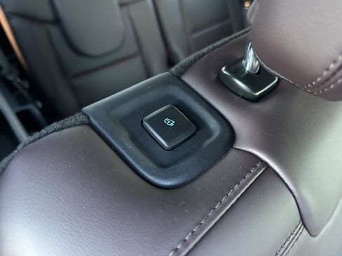 Used 2025 Ford Explorer Platinum image 12