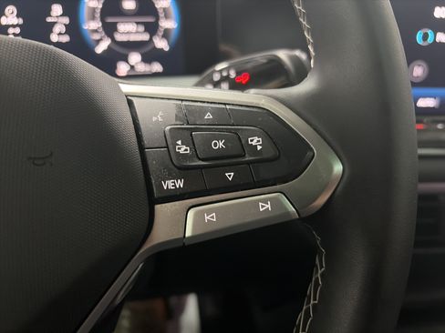 Certified 2025 Volkswagen Tiguan SE AWD/4WD image 19
