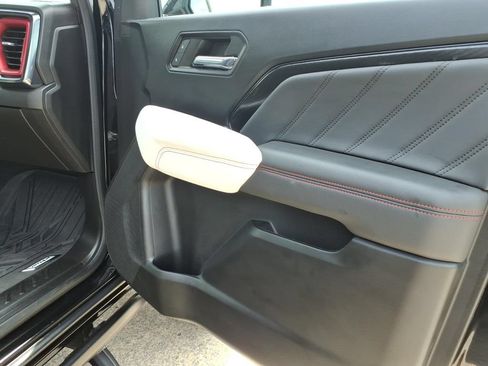 Used 2024 GMC Canyon AT4X AWD/4WD image 12