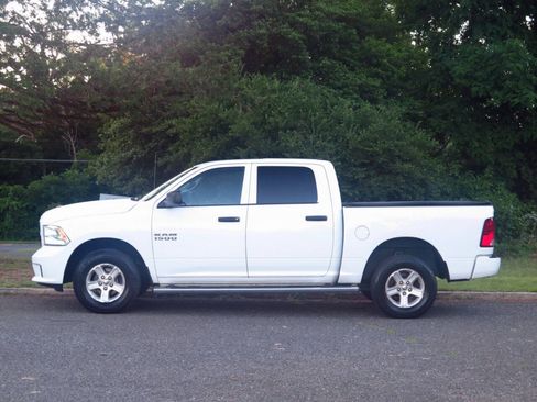 Used 2017 RAM 1500 Express AWD/4WD image 2