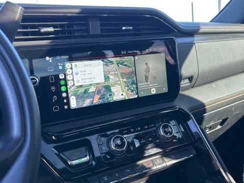 Used 2024 GMC Sierra 2500 AT4 w/ Technology Package image 12