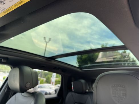 Used 2023 Porsche Cayenne AWD/4WD image 30