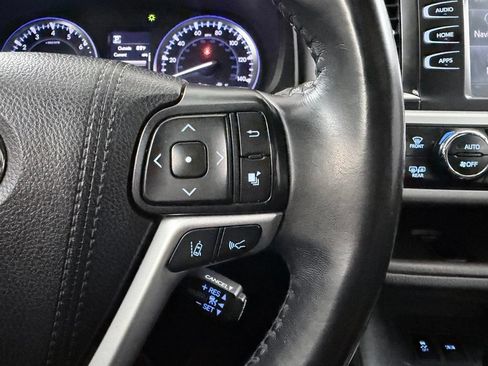 Used 2019 Toyota Highlander XLE FWD image 23