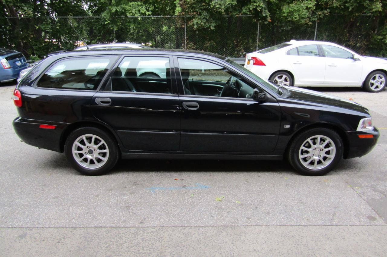 Used 2002 Volvo V40 FWD image 19