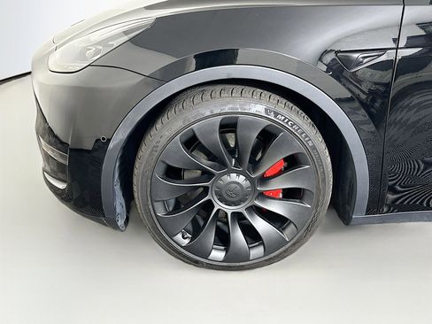 Used 2022 Tesla Model Y Performance image 11