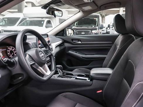 Used 2024 Nissan Altima 2.5 SV image 17