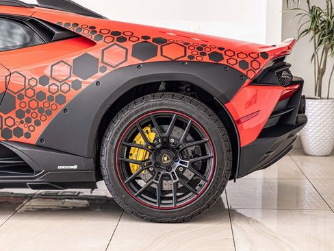 Used 2023 Lamborghini Huracan Sterrato image 9