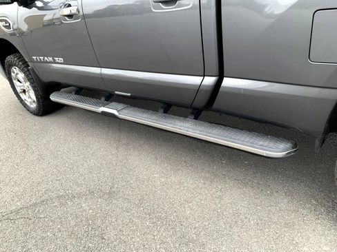 Used 2019 Nissan Titan SV w/ SV Convenience Package image 12
