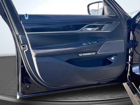 Used 2016 BMW 750i xDrive image 23