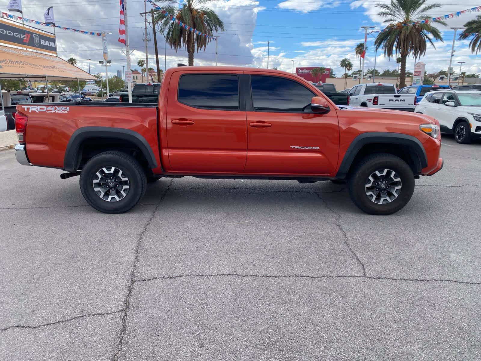 Used 2017 Toyota Tacoma TRD Off-Road w/ Tow Package (A/T) AWD/4WD image 4