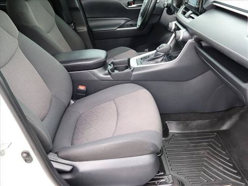 Used 2019 Toyota RAV4 XLE AWD/4WD image 25