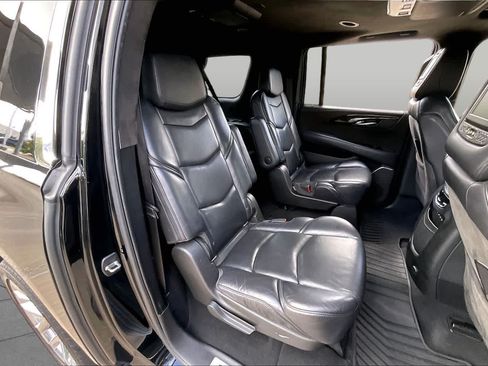Used 2018 Cadillac Escalade ESV Platinum AWD/4WD image 19