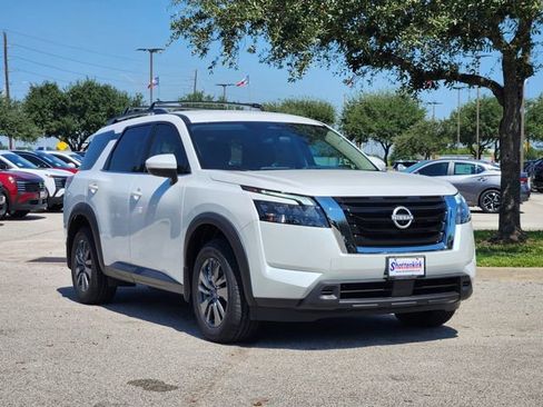 New 2025 Nissan Pathfinder SV image 2