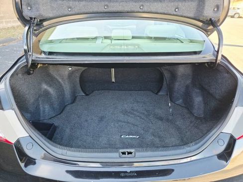 Used 2010 Toyota Camry LE image 9