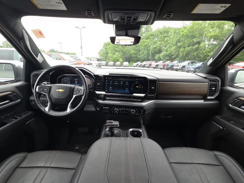 Used 2025 Chevrolet Silverado 1500 High Country AWD/4WD image 31
