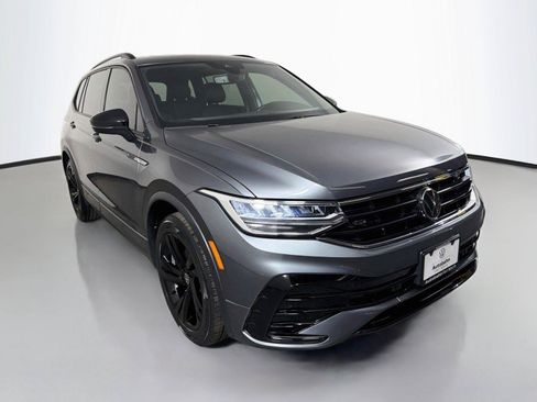 Used 2023 Volkswagen Tiguan SE R-Line FWD image 3