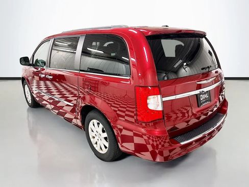 Used 2015 Chrysler Town & Country Touring w/ Driver Convenience Group FWD image 10