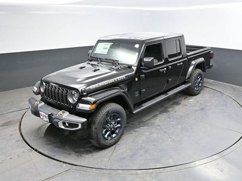 New 2026 Jeep Gladiator Sport AWD/4WD image 32