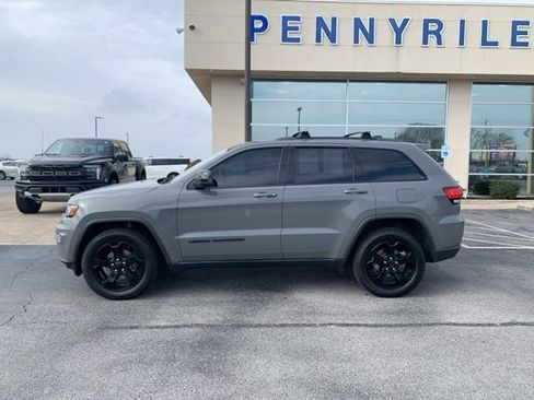 Used 2019 Jeep Grand Cherokee Laredo image 8