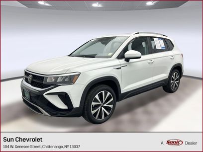 Used 2023 Volkswagen Taos SE w/ Panoramic Sunroof Package